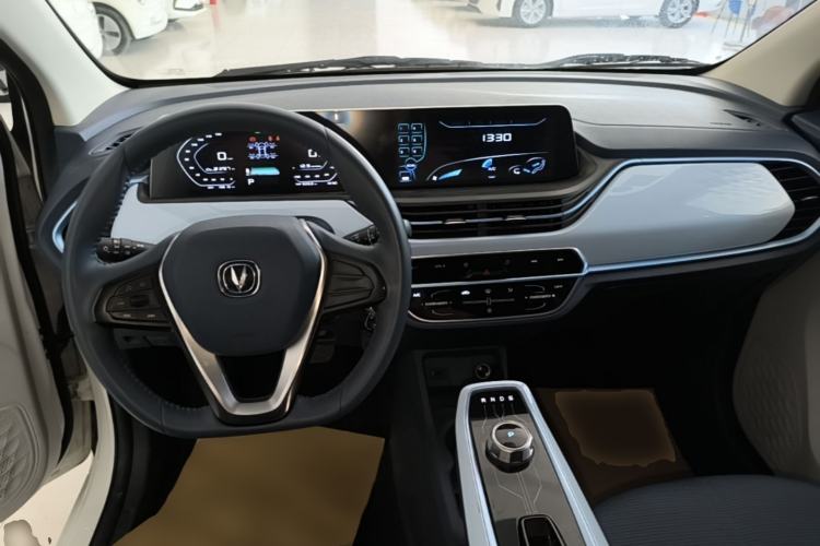 Used CHANGAN Benni E-Star 2022 Qingxin Edition Colorful Model Lithium Iron Phosphate Center Console