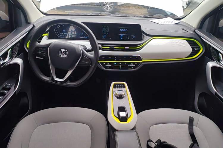 Used CHANGAN Benni E-Star 2022 Qingxin Edition Colorful Model Lithium Iron Phosphate Center Console