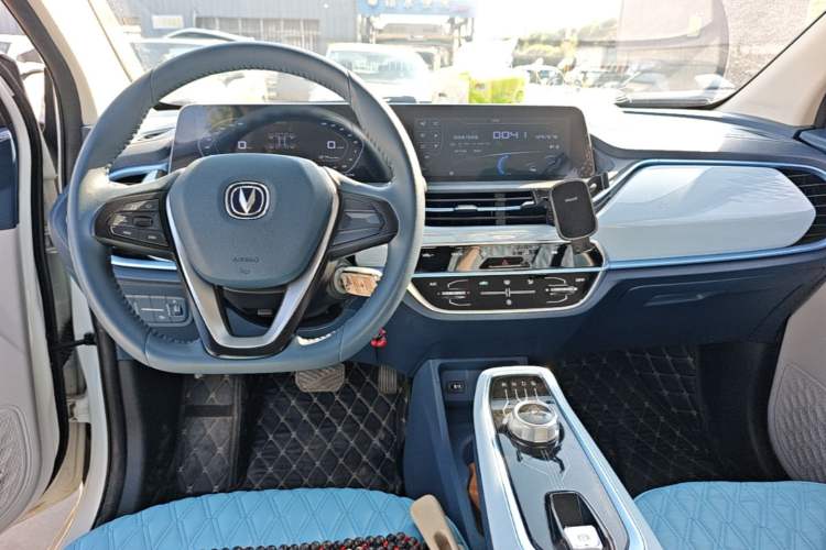 Used CHANGAN Benni E-Star 2022 Qingxin Edition Colorful Model Lithium Iron Phosphate Center Console