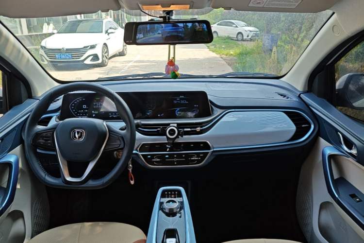 Used CHANGAN Benni E-Star 2022 Qingxin Edition Colorful Model Lithium Iron Phosphate Center Console
