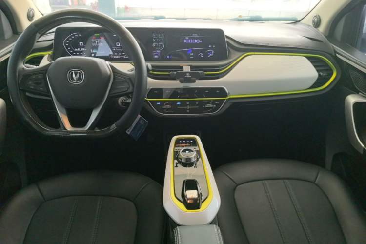 Used CHANGAN Benni E-Star 2022 Qingxin Edition Colorful Model Lithium Iron Phosphate Center Console