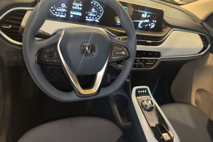 Used CHANGAN Benni E-Star 2022 National Edition Colorful Limited Edition (Fast-Charging Version) Lithium Iron Phosphate Center Console