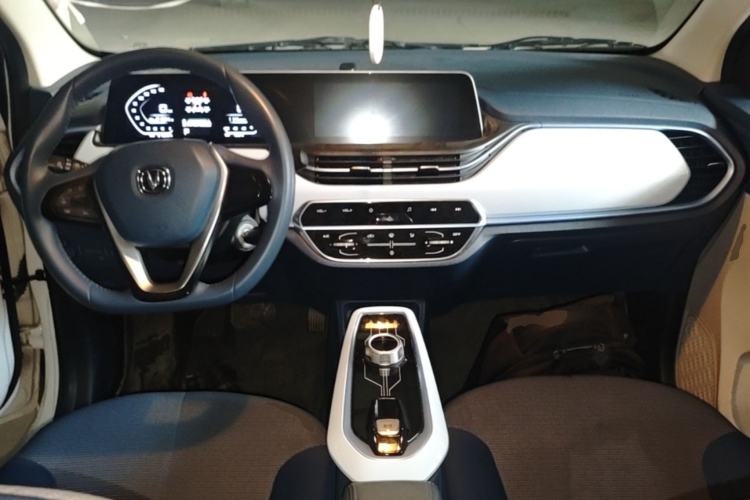 Used CHANGAN Benni E-Star 2022 Qingxin Edition Colorful Model Lithium Iron Phosphate Center Console