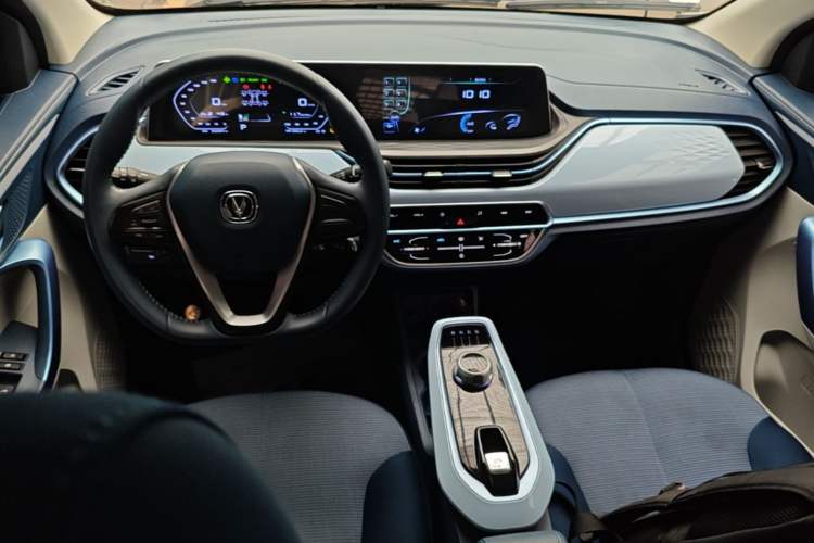 Used CHANGAN Benni E-Star 2022 Qingxin Edition Colorful Model Lithium Iron Phosphate Center Console
