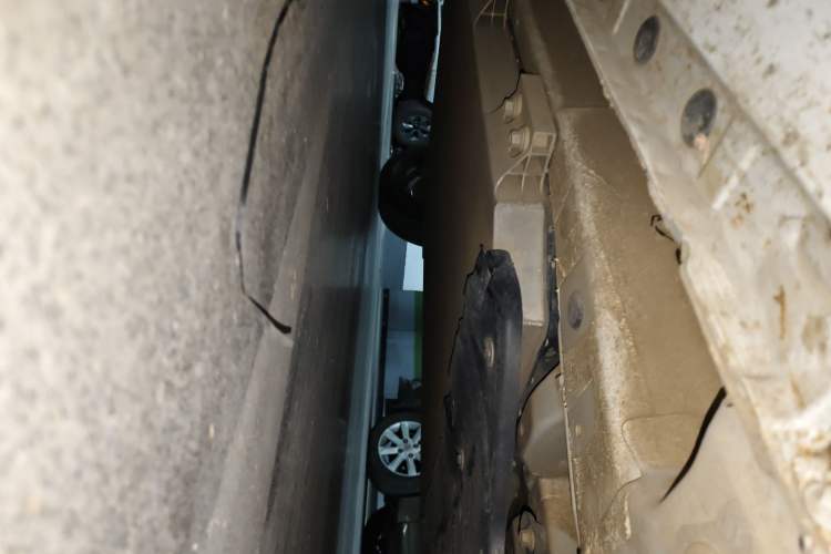 Used CHANGAN Benni E-Star 2022 Qingxin Edition Colorful Model Lithium Iron Phosphate Chassis Front Right