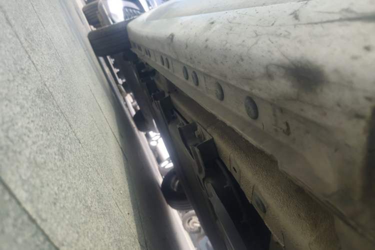 Used CHANGAN Benni E-Star 2022 Charming Edition Colorful Model Lithium-Ion Battery Chassis Front Right