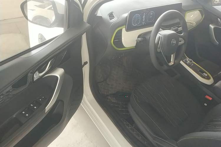 Used CHANGAN Benni E-Star 2022 Charming Edition Colorful Model Lithium-Ion Battery Driver Seat