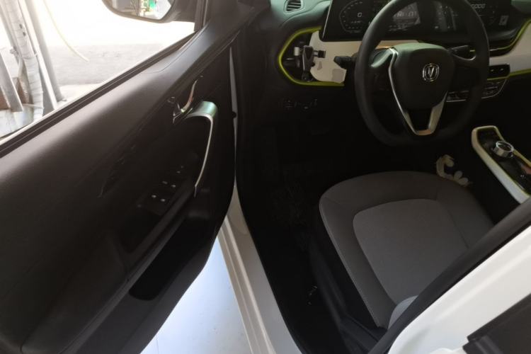 Used CHANGAN Benni E-Star 2022 Qingxin Edition Colorful Model Lithium Iron Phosphate Driver Seat