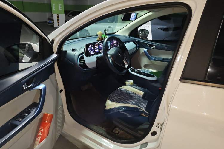Used CHANGAN Benni E-Star 2022 Qingxin Edition Colorful Model Lithium Iron Phosphate Driver Seat