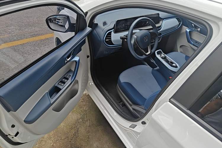 Used CHANGAN Benni E-Star 2022 Qingxin Edition Colorful Model Lithium-NMC Driver Seat