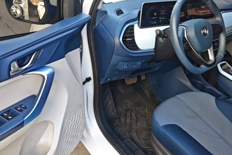 Used CHANGAN Benni E-Star 2022 Qingxin Edition Colorful Model Lithium Iron Phosphate Driver Seat