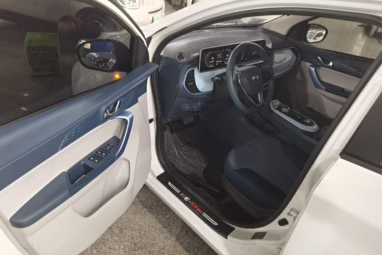 Used CHANGAN Benni E-Star 2022 Qingxin Edition Colorful Model Lithium-NMC Driver Seat