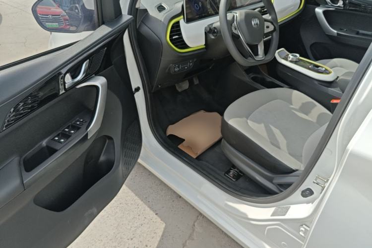 Used CHANGAN Benni E-Star 2022 Charming Edition Colorful Model Lithium-Ion Battery Driver Seat