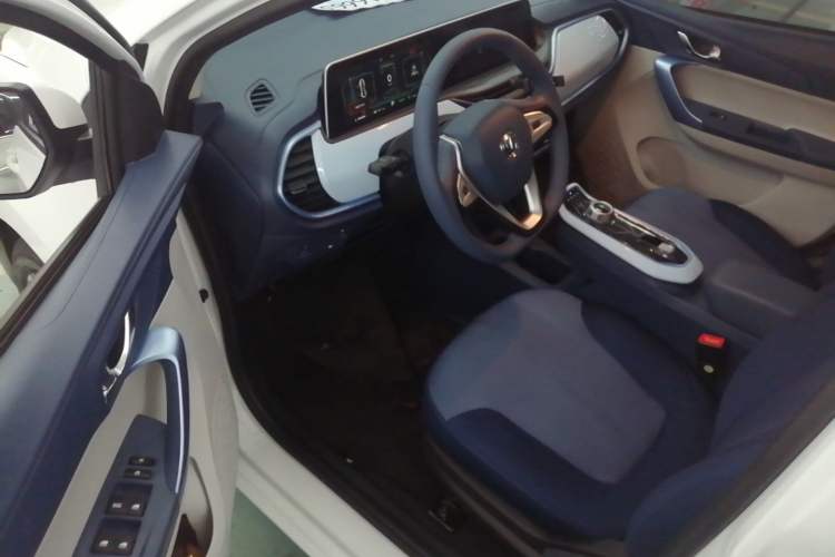 Used CHANGAN Benni E-Star 2022 Charming Edition Colorful Model Lithium Iron Phosphate Driver Seat