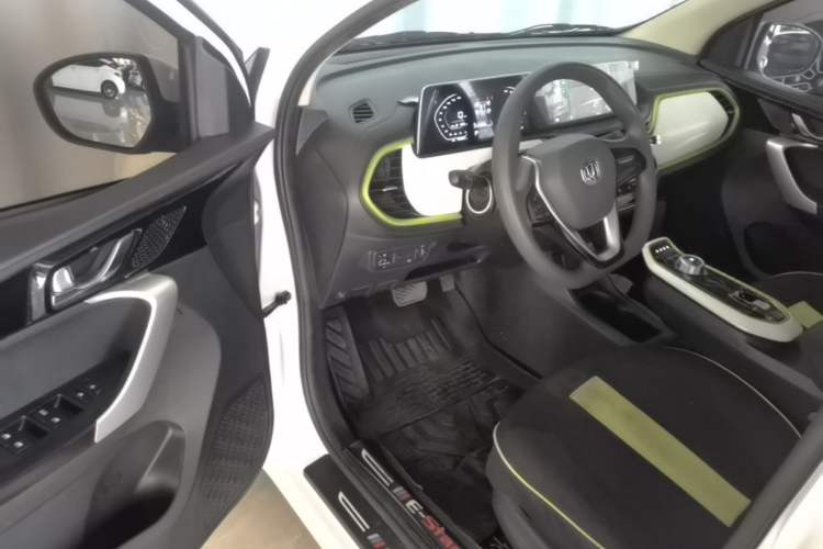 Used CHANGAN Benni E-Star 2022 Qingxin Edition Colorful Model Lithium-NMC Driver Seat