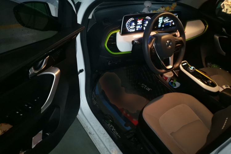 Used CHANGAN Benni E-Star 2022 Qingxin Edition Colorful Model Lithium Iron Phosphate Driver Seat