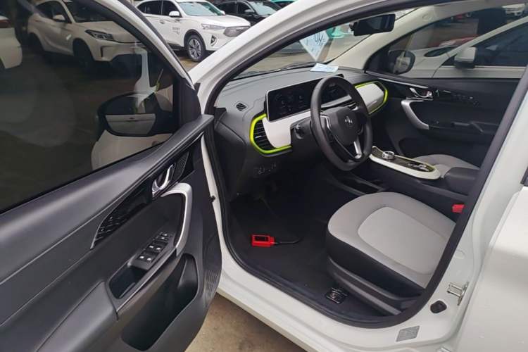 Used CHANGAN Benni E-Star 2022 Qingxin Edition Colorful Model Lithium Iron Phosphate Driver Seat