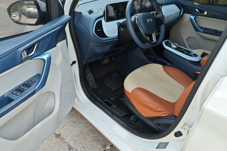 Used CHANGAN Benni E-Star 2022 Qingxin Edition Colorful Model Lithium Iron Phosphate Driver Seat