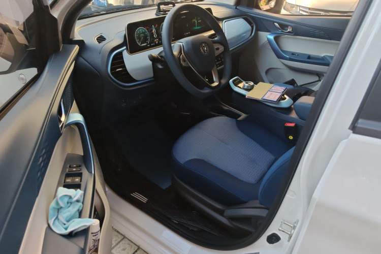 Used CHANGAN Benni E-Star 2022 Charming Edition Colorful Model Lithium Iron Phosphate Driver Seat