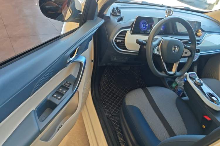 Used CHANGAN Benni E-Star 2022 Charming Edition Colorful Model Lithium Iron Phosphate Driver Seat