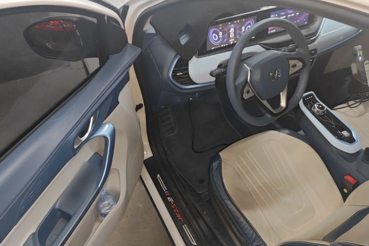 Used CHANGAN Benni E-Star 2022 Charming Edition Colorful Model Lithium Iron Phosphate Driver Seat