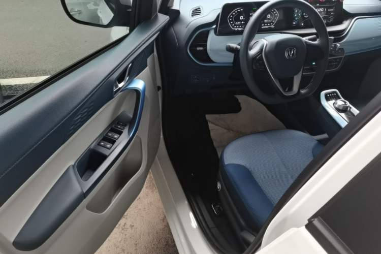 Used CHANGAN Benni E-Star 2022 Qingxin Edition Colorful Model Lithium-NMC Driver Seat