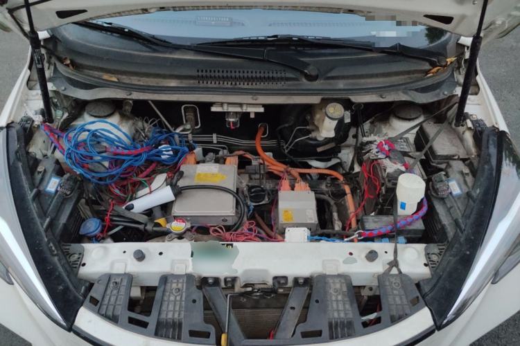 Used CHANGAN Benni E-Star 2022 Qingxin Edition Colorful Model Lithium Iron Phosphate Engine Bay