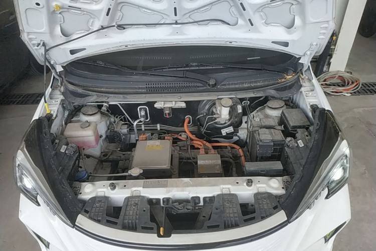 Used CHANGAN Benni E-Star 2022 Charming Edition Colorful Model Lithium-Ion Battery Engine Bay