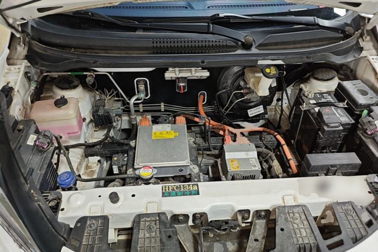 Used CHANGAN Benni E-Star 2022 Charming Edition Colorful Model Lithium Iron Phosphate Engine Bay