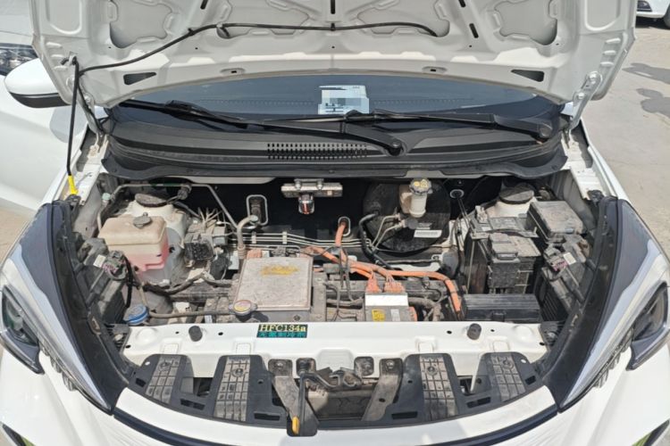 Used CHANGAN Benni E-Star 2022 Charming Edition Colorful Model Lithium-Ion Battery Engine Bay