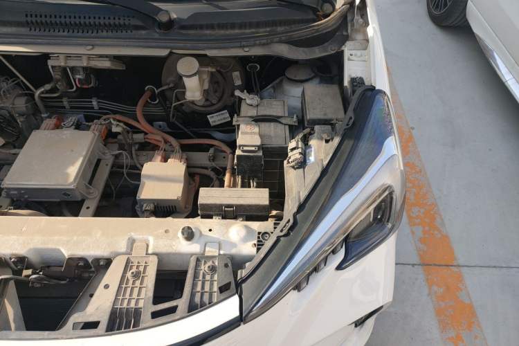 Used CHANGAN Benni E-Star 2022 Qingxin Edition Colorful Model Lithium Iron Phosphate Engine Bay Left