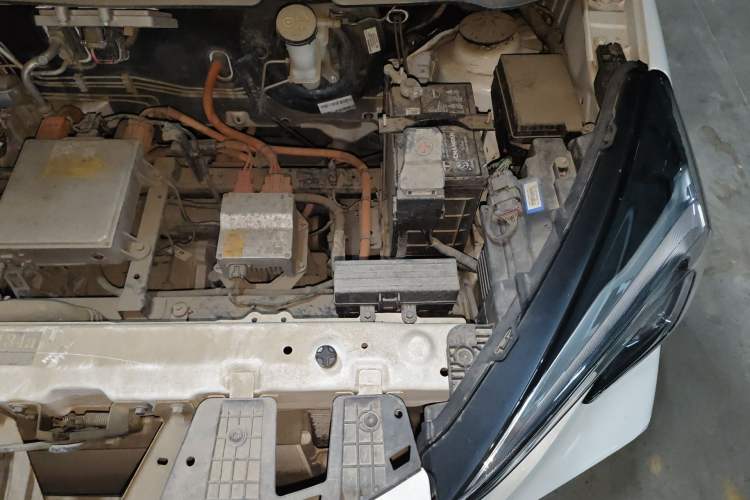 Used CHANGAN Benni E-Star 2022 Qingxin Edition Colorful Model Lithium Iron Phosphate Engine Bay Left