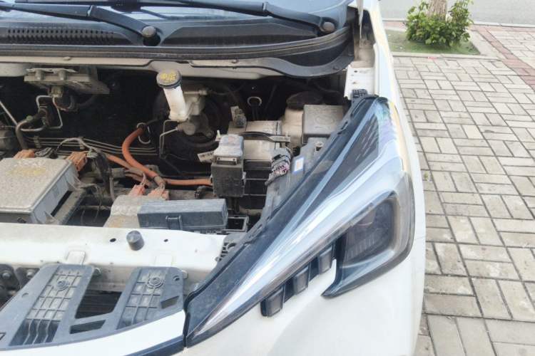 Used CHANGAN Benni E-Star 2022 Qingxin Edition Colorful Model Lithium Iron Phosphate Engine Bay Left