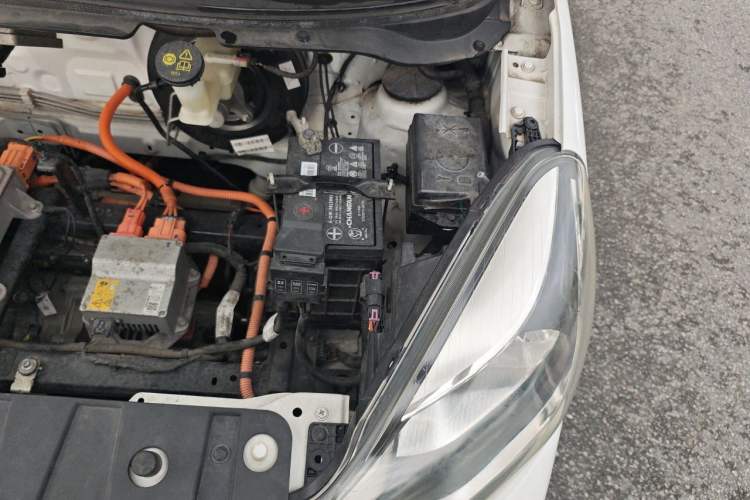 Used CHANGAN Benni E-Star 2022 National Edition Colorful Limited Edition (Fast-Charging Version) Lithium Iron Phosphate Engine Bay Left