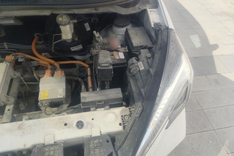 Used CHANGAN Benni E-Star 2022 Charming Edition Colorful Model Lithium-Ion Battery Engine Bay Left