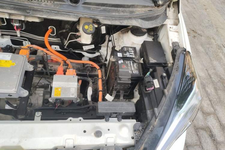 Used CHANGAN Benni E-Star 2022 Charming Edition Colorful Model Lithium Iron Phosphate Engine Bay Left