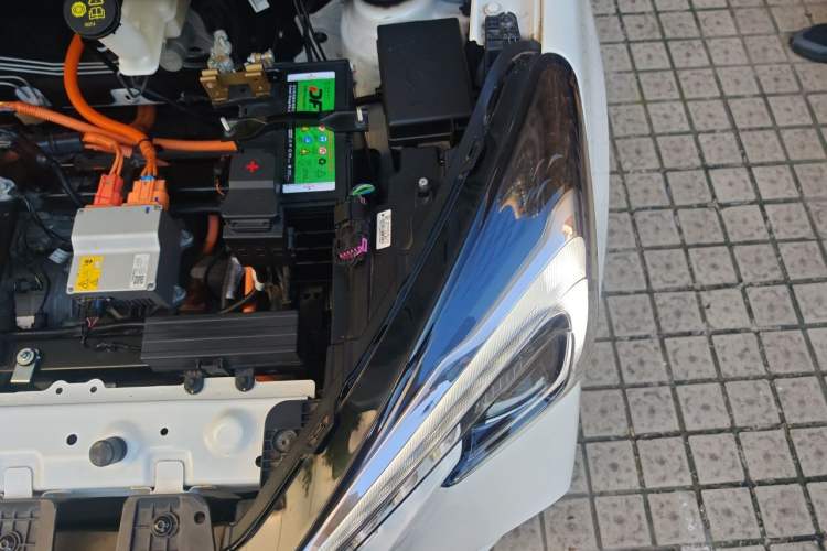 Used CHANGAN Benni E-Star 2022 Charming Edition Colorful Model Lithium Iron Phosphate Engine Bay Left