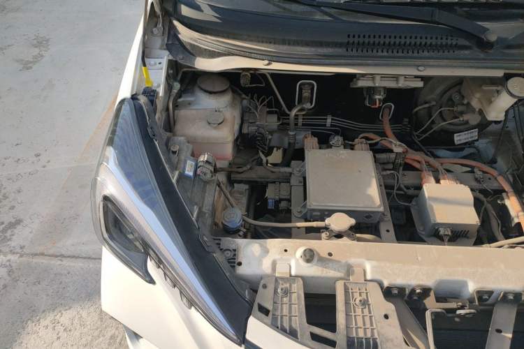 Used CHANGAN Benni E-Star 2022 Qingxin Edition Colorful Model Lithium Iron Phosphate Engine Bay Right