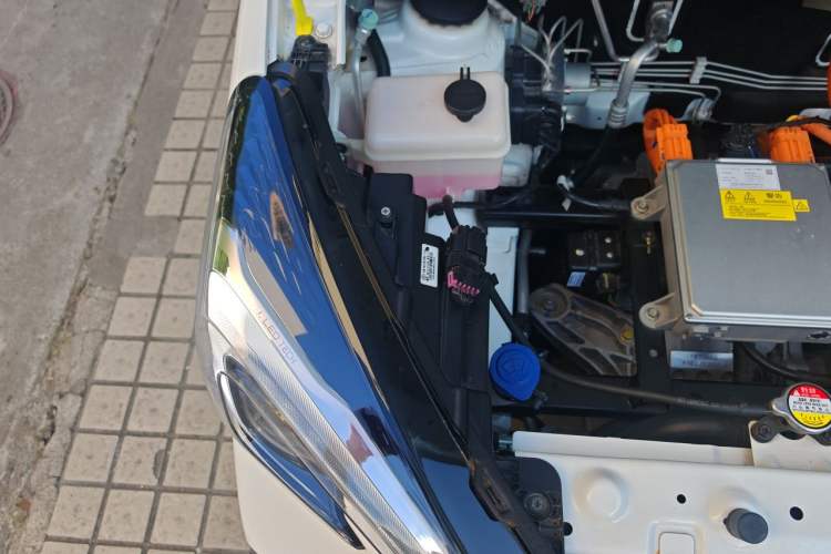 Used CHANGAN Benni E-Star 2022 Charming Edition Colorful Model Lithium Iron Phosphate Engine Bay Right