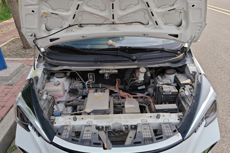 Used CHANGAN Benni E-Star 2022 Charming Edition Colorful Model Lithium Iron Phosphate Engine Bay