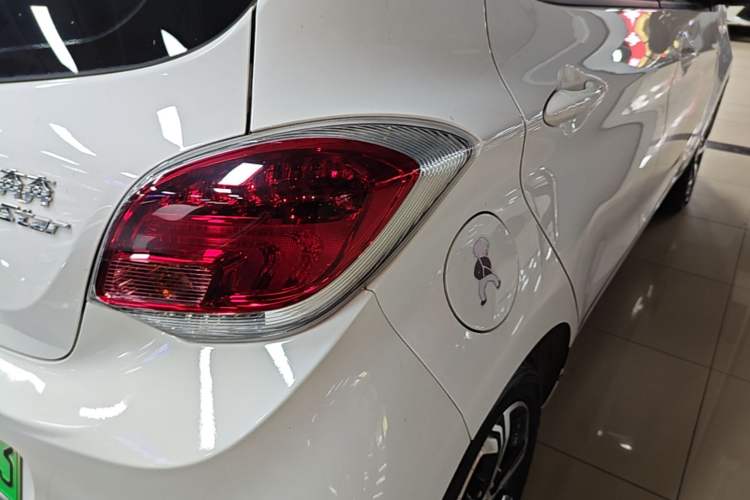 Used CHANGAN Benni E-Star 2022 Charming Edition Colorful Model Lithium Iron Phosphate Exterior 3