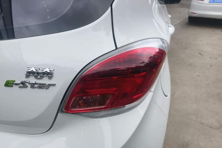 Used CHANGAN Benni E-Star 2022 Charming Edition Colorful Model Lithium Iron Phosphate Exterior 3