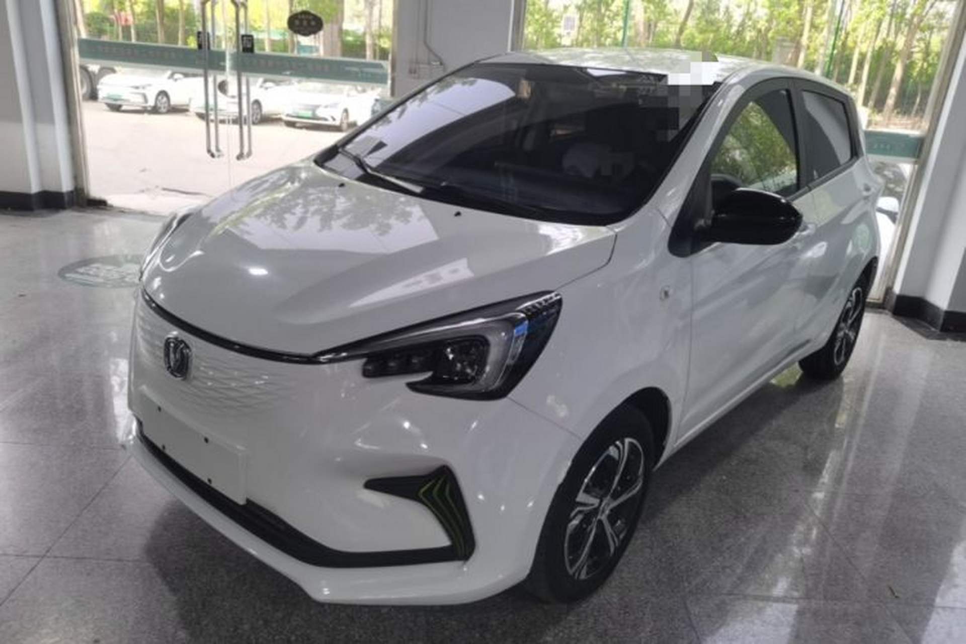 Used CHANGAN Benni E-Star 2022 Qingxin Edition Colorful Model Lithium-NMC Front Left 45 Deg