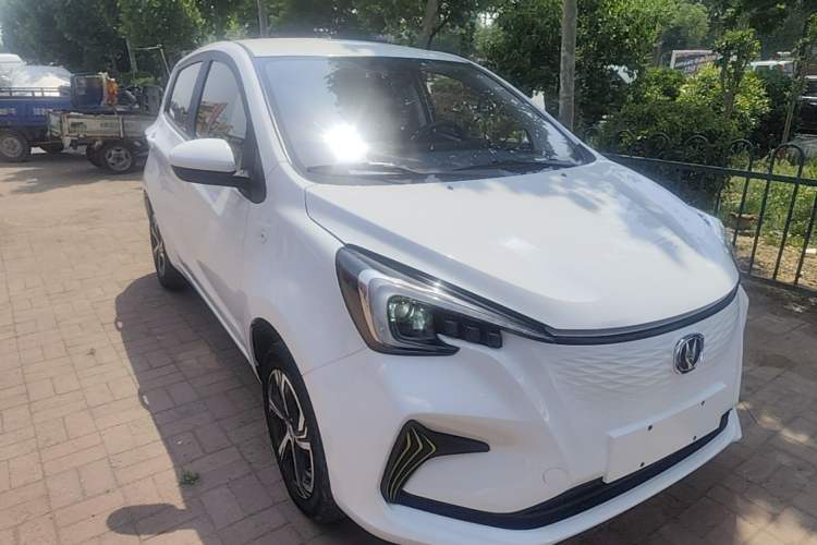 Used CHANGAN Benni E-Star 2022 Qingxin Edition Colorful Model Lithium Iron Phosphate Front Right 45 Deg