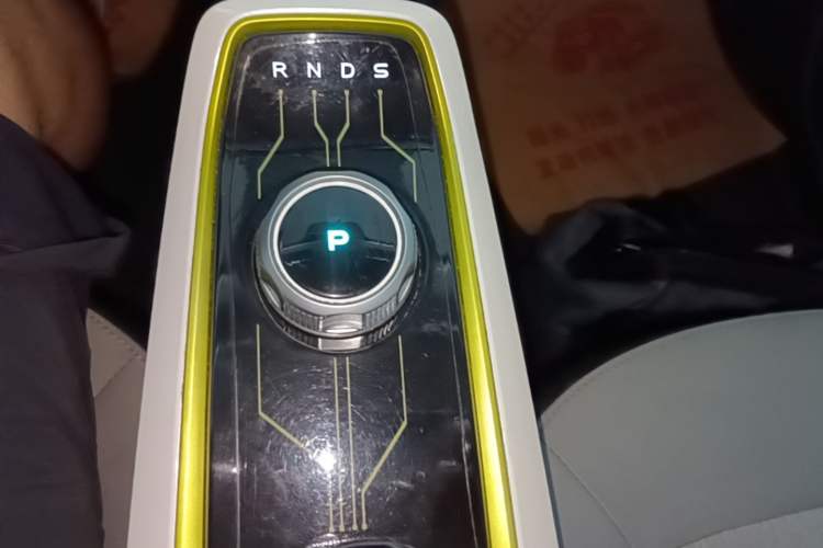 Used CHANGAN Benni E-Star 2022 Qingxin Edition Colorful Model Lithium-NMC Gear Lever