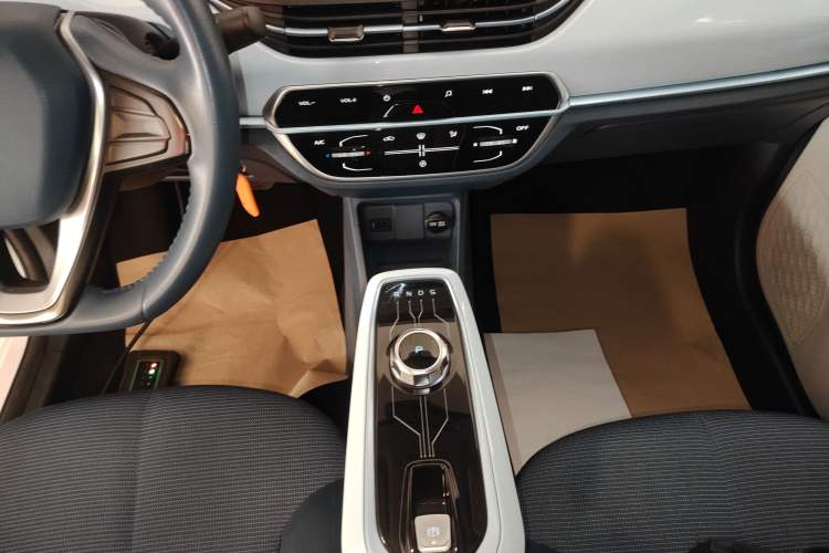 Used CHANGAN Benni E-Star 2022 Qingxin Edition Colorful Model Lithium Iron Phosphate Gear Lever
