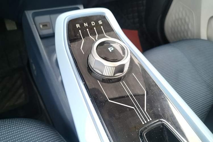Used CHANGAN Benni E-Star 2022 Qingxin Edition Colorful Model Lithium Iron Phosphate Gear Lever