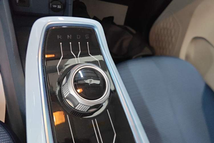 Used CHANGAN Benni E-Star 2022 Qingxin Edition Colorful Model Lithium-NMC Gear Lever
