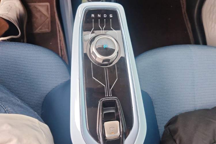 Used CHANGAN Benni E-Star 2022 Qingxin Edition Colorful Model Lithium Iron Phosphate Gear Lever