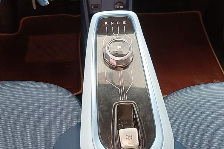 Used CHANGAN Benni E-Star 2022 Qingxin Edition Colorful Model Lithium Iron Phosphate Gear Lever